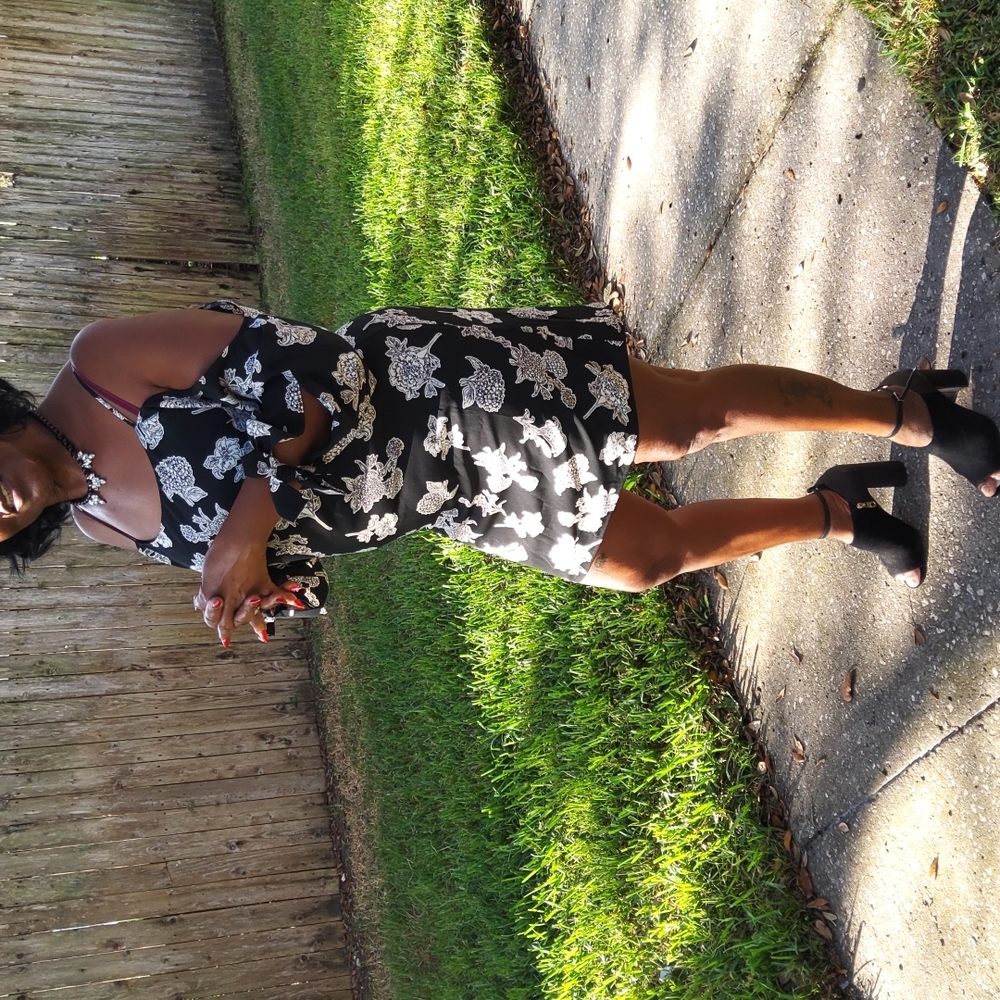 Black floral print dress SIZE veries this one a M